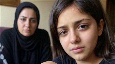 ايد بنتي اتملت ببقع حمراء غريبه 