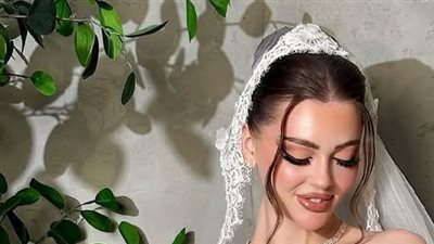 إطلع عروستك دي مستنياك بقالها ساعة